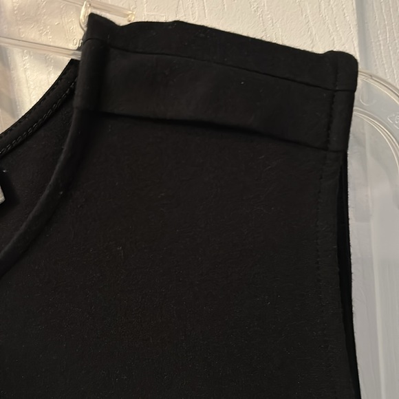 Size 2X The Limited black asymmetrical peplum top sleeveless - Picture 7 of 7